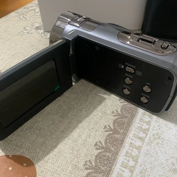 DIGITAL VIDEO CAMERA - Picture 4 of 10